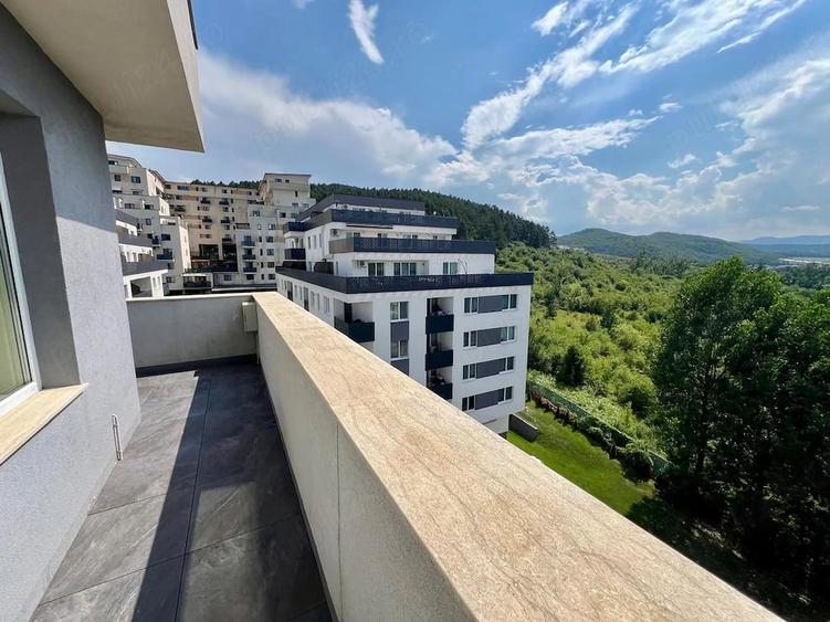 Apartament cu 3 camere decomandat în Florești