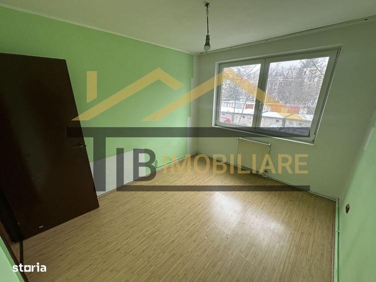 Apartament cu 3 camere semidecomandat în Central