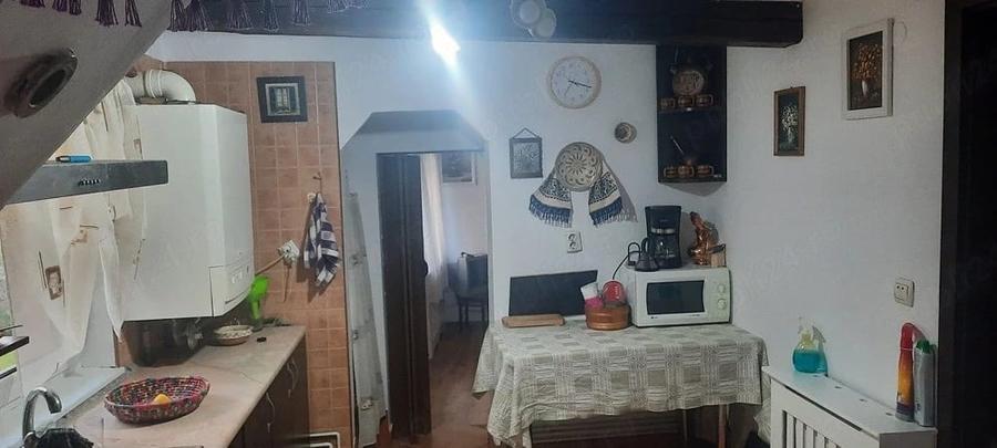 Casă cu 4 camere cu Teren 700 Mp în Central