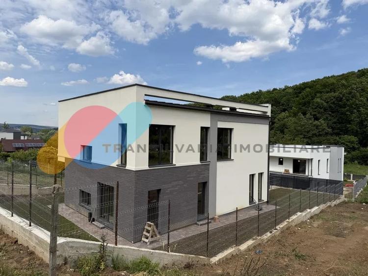 Casă individuală cu 4 camere cu Garaj în Mănăștur