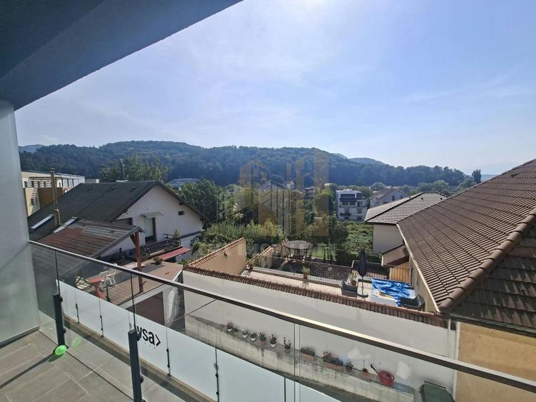 Apartament cu 3 camere decomandat în Brașovul Vechi