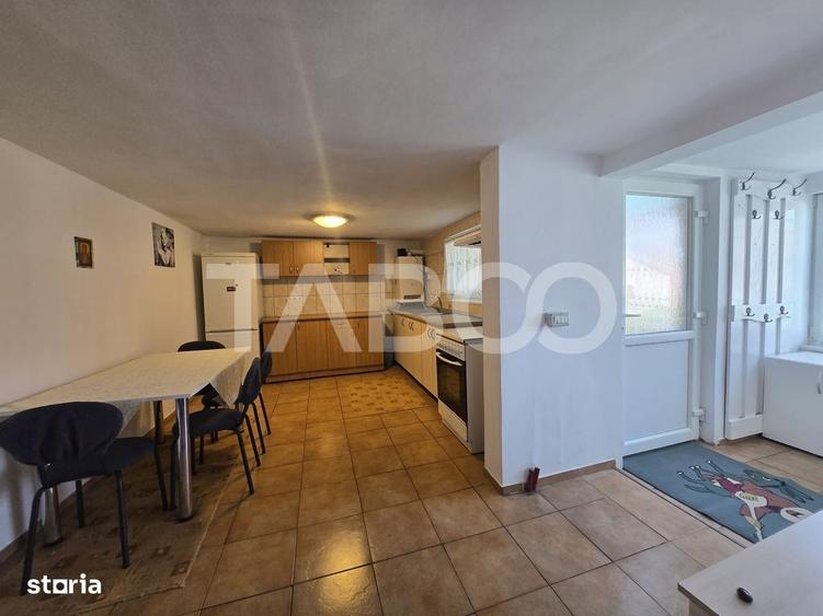 Apartament cu 2 camere decomandat în Lupeni