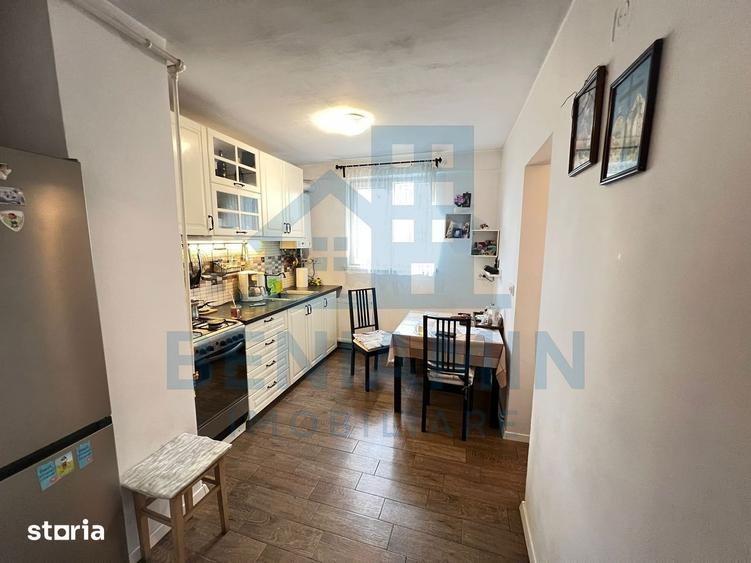 Apartament cu 3 camere semidecomandat în Astra