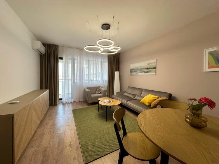 Apartament cu 2 camere decomandat, mobilat în Parcul Carol