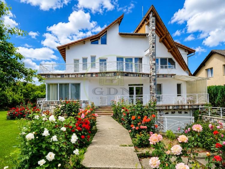 Casă individuală cu 6 camere cu Garaj în Tractorul