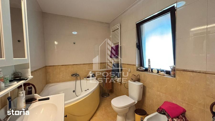 Casă cu 4 camere cu Teren 337 Mp în Girocului