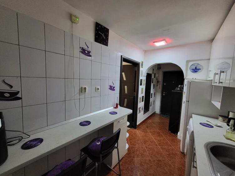 Apartament cu 2 camere semidecomandat în Bucur Obor