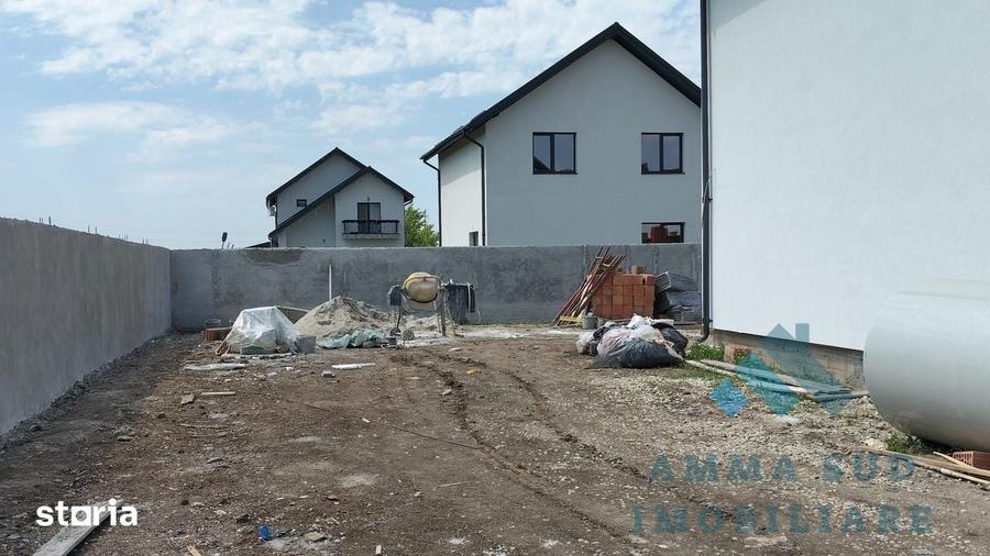 Casă cu 4 camere cu Teren 539 Mp în Glina