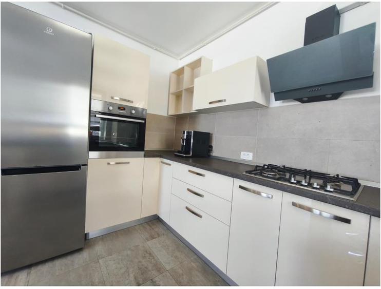 Apartament cu 2 camere semidecomandat, mobilat în Tractorul