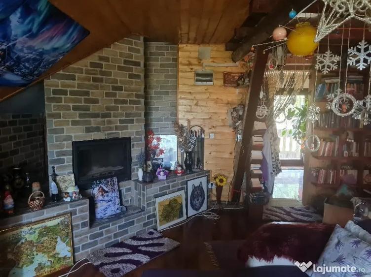 Casă cu 4 camere cu Teren 1800 Mp în Central