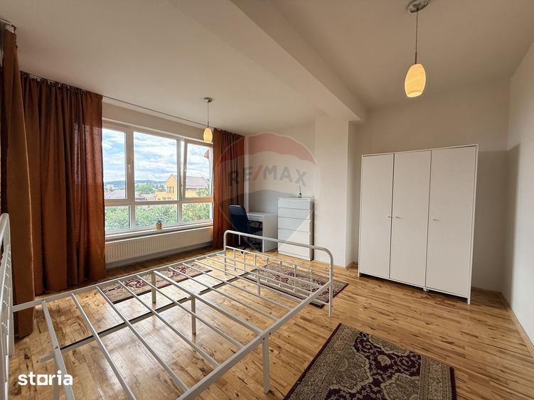 Casă cu 5 camere cu Teren 100 Mp în Florești