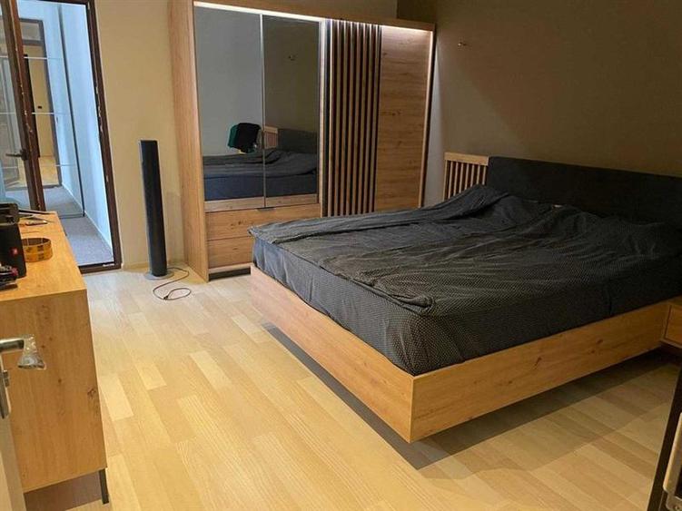 Apartament cu 4 camere decomandat, mobilat în Tractorul