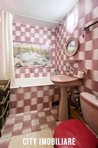 Apartament cu 4 camere decomandat în Semicentral