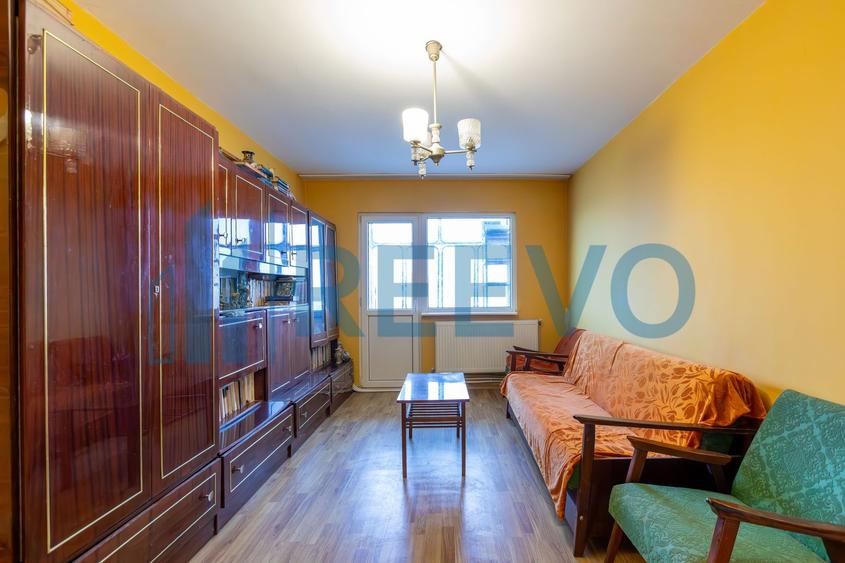 Apartament cu 3 camere semidecomandat, mobilat în Narcisa