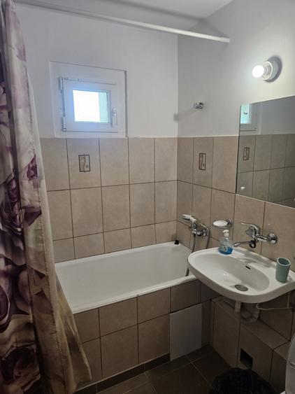 Apartament cu 3 camere semidecomandat în Pantelimon