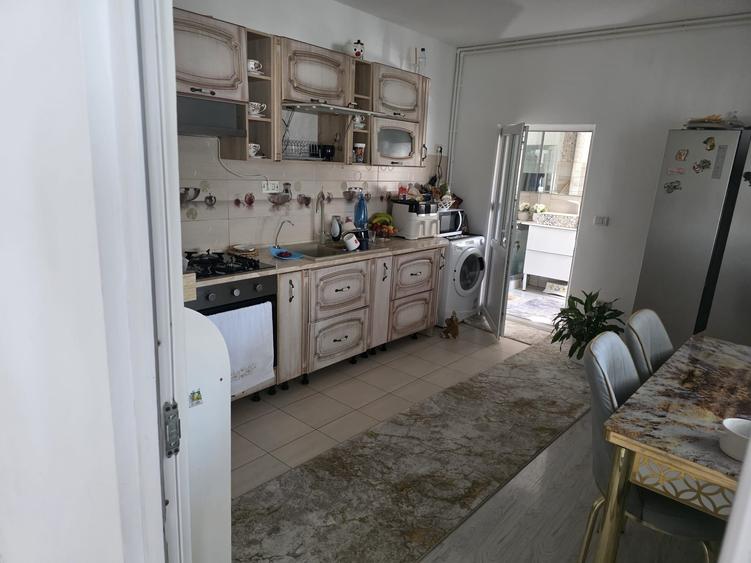 Casă cu 4 camere cu Teren 1000 Mp în Central