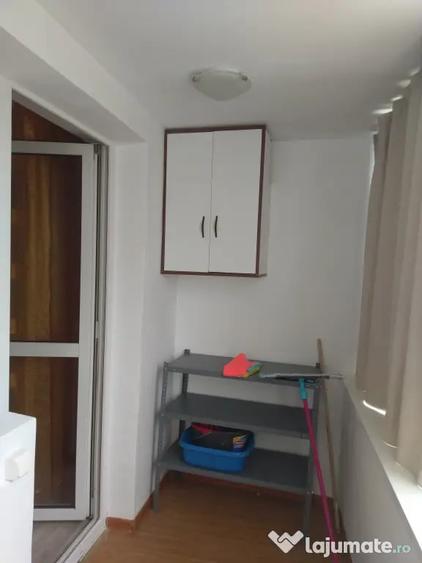 Apartament cu 3 camere decomandat în Ștefan cel Mare