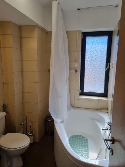 Apartament cu 3 camere decomandat în Polonă