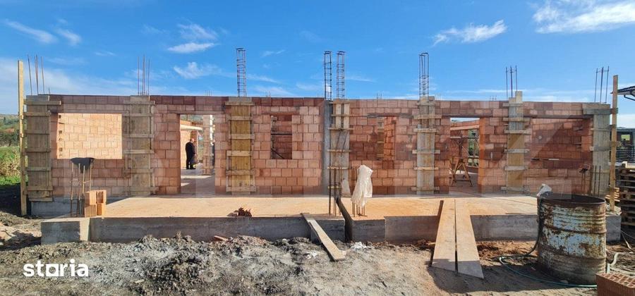 Casă cu 5 camere cu Teren 450 Mp în Chinteni