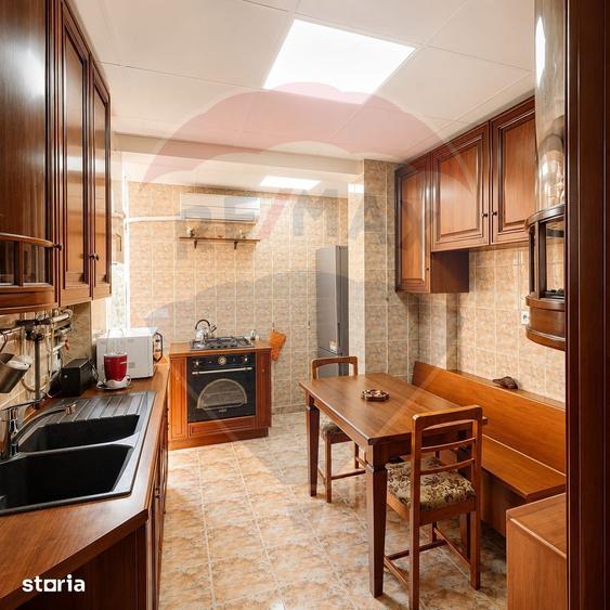 Apartament cu 3 camere semidecomandat în Colentina