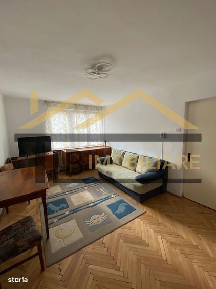 Apartament cu 3 camere semidecomandat în Central