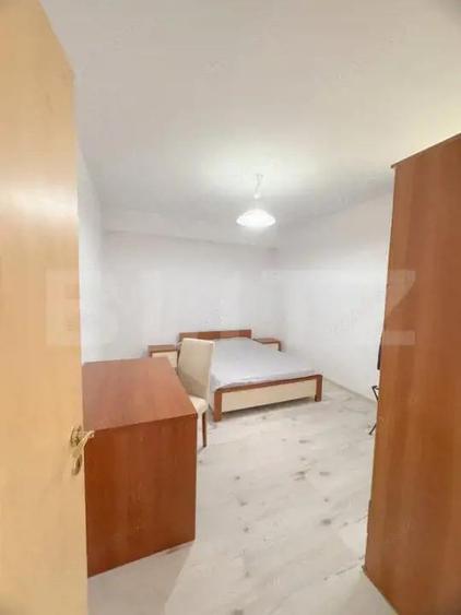 Cladire multifunctionala, pensiune plus casa, parcari private - 7