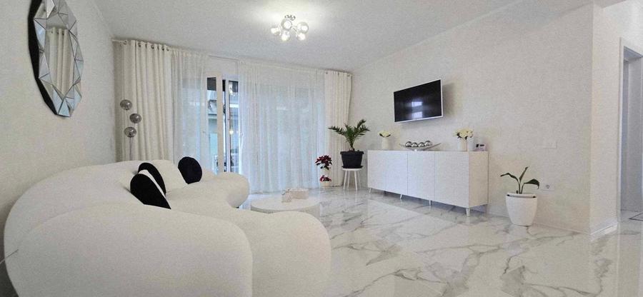 Casă individuală cu 3 camere cu Canalizare în Exterior Vest