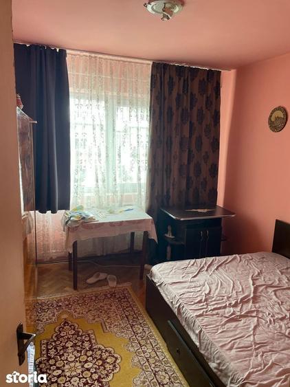 De vanzare apartament 4 camere, strada Carpati, central - 9