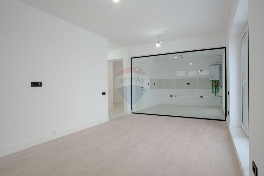 Vanzare apartament de lux cu 4 camere, curte de 279 mp in Pallady - 2