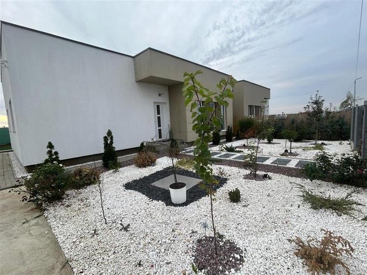 Duplex separat prin camera tehnica - complet mobilat si utilat -   teren 422 mp. - 1