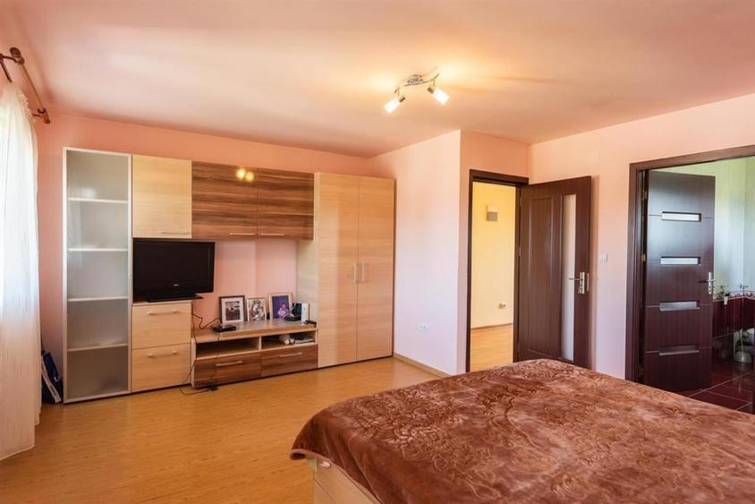 Vila P+E+M Sanpetru Teren 2400 Mp - 6