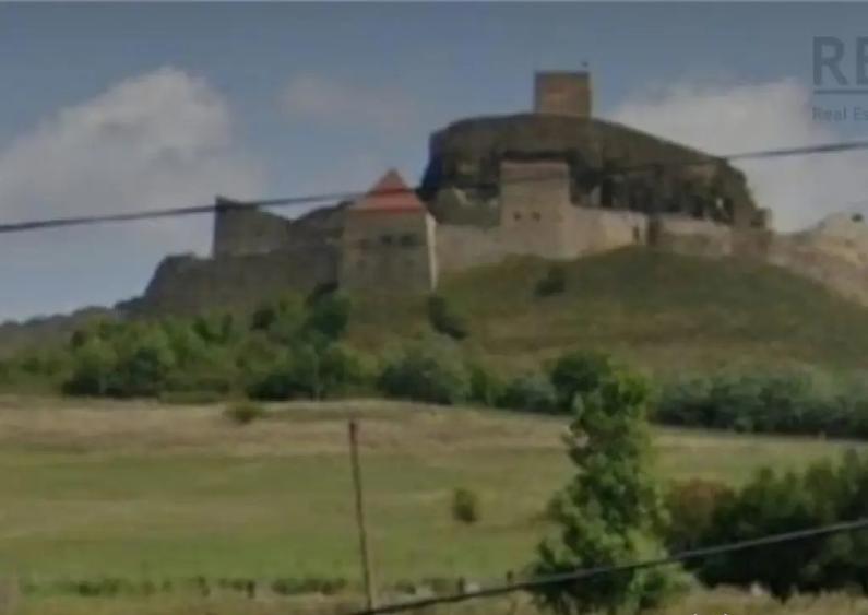 Teren Intravilan la baza cetatii Rupea - 4