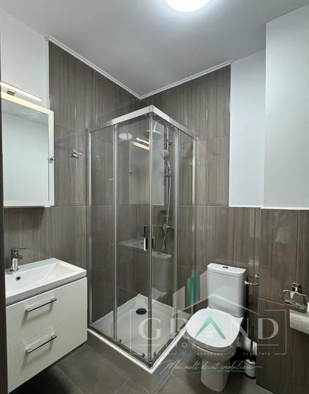 Apartament cu 3 camere semidecomandat, mobilat în Dâmbul Rotund