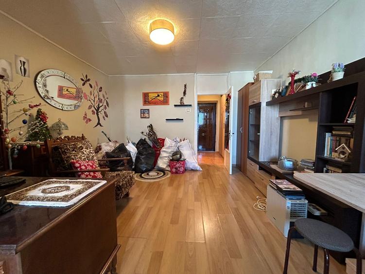 Garsoniera Titan Bloc 1978 Reabilitat 32 Mp Gata De Renovare 8 Min Metrou - 2