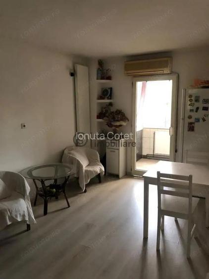 2 decomandate, etaj 2/4, centrala termica, Str Spania - 120 000 Euro