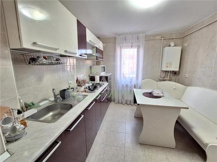 Apartament 3 camere semidecomandat, renovat si semi-mobilat, zona Cora-Bacau - 7