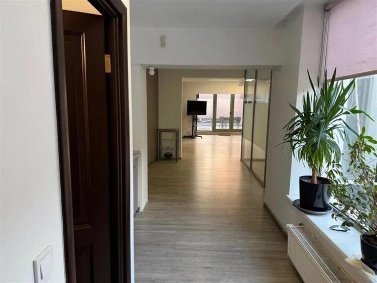 Unirii-Traian, birou modern, parter inalt, terasa proprie - 3