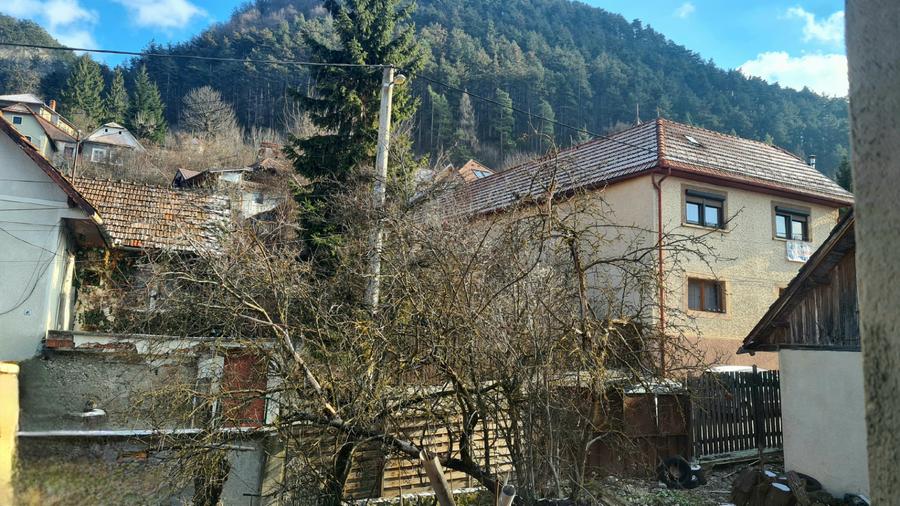 DESCOPERĂ FRUMUSEȚEA BRASOVULUI CASĂ DE LUX CU DOUĂ APARTAMENTE LA CHEIE - SCHEi - 2