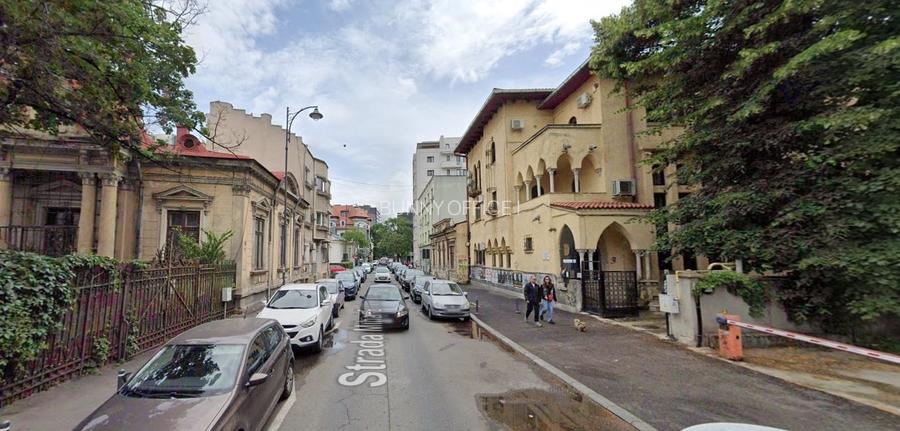 Casă cu 7 camere în P-ța Romană Casă cu 7 camere în P-ța Romană