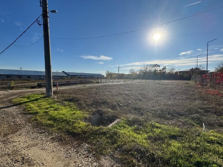 Vând teren în zona industrială