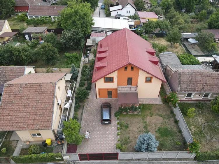 Casa Individuala cu 8 Camere ?i 4 Bai de Vanzare in Ciarda Ro?ie - 375.000 Euro - 10