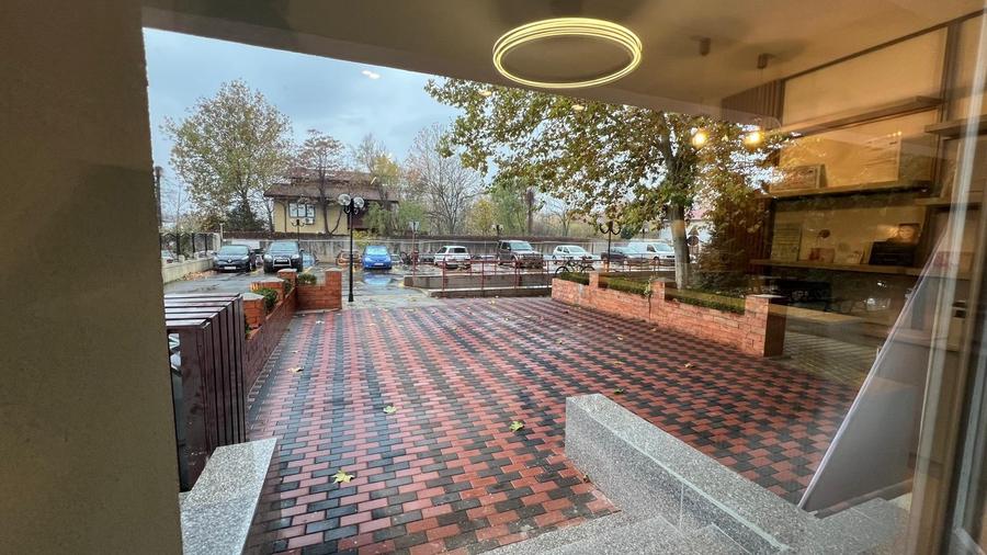 Spațiu comercial de vânzare | 247 mp | 2 unități | 10 locuri de parcare - 9