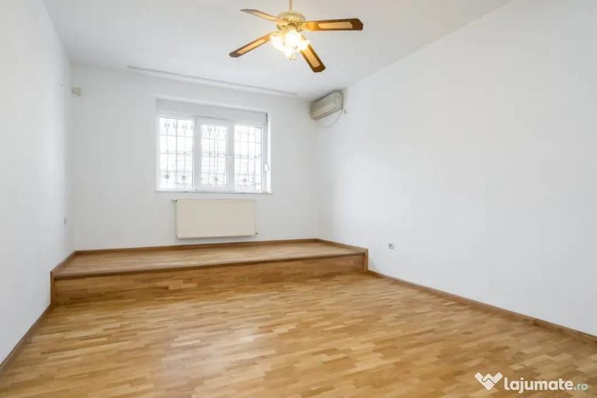 Casă cu 7 camere cu Teren 280 Mp în 1 Mai