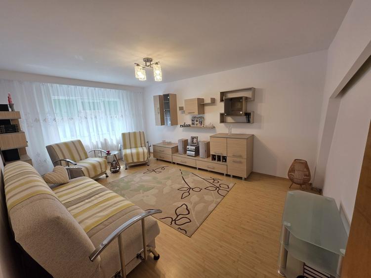 Apartament elegant, 3 camere, decomandat, etaj 2/4, str. Cuza Voda - 8
