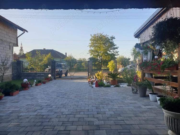 De vanzare Casa spa?ioasa ?i eleganta in zona Nadlac, jud. Arad - 1