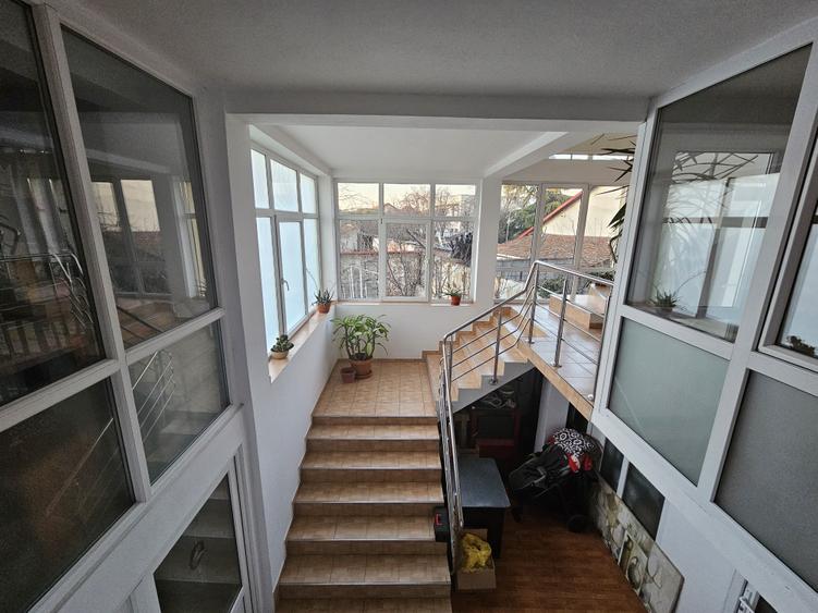 Imobil P+2E+M, cu spațiu comercial, zona Spitalul Județean, comision 0% - 35