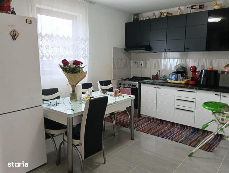 Casă cu 4 camere cu Teren 1100 Mp în Popești