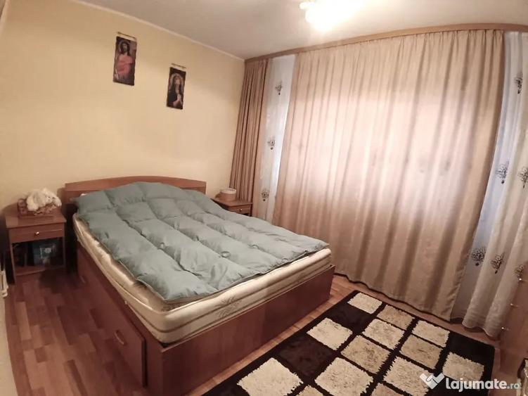 Apartament cu 4 camere semidecomandat în George Enescu