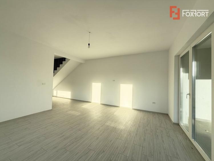 Duplex cu 4 camere cu Canalizare în Săcălaz