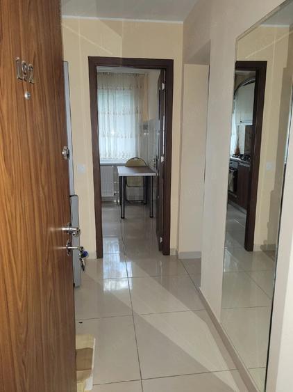 Apartament cu 2 camere semidecomandat în Giurgiului